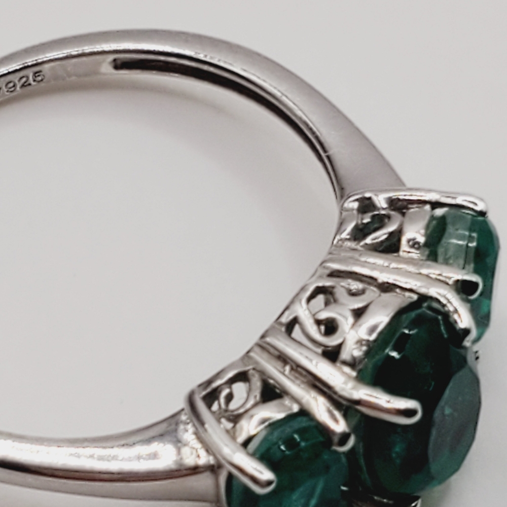 Emerald Green Quartz Platinum | 925 Sterling Silver Ring Three Stone Ring - Picture 5 of 8